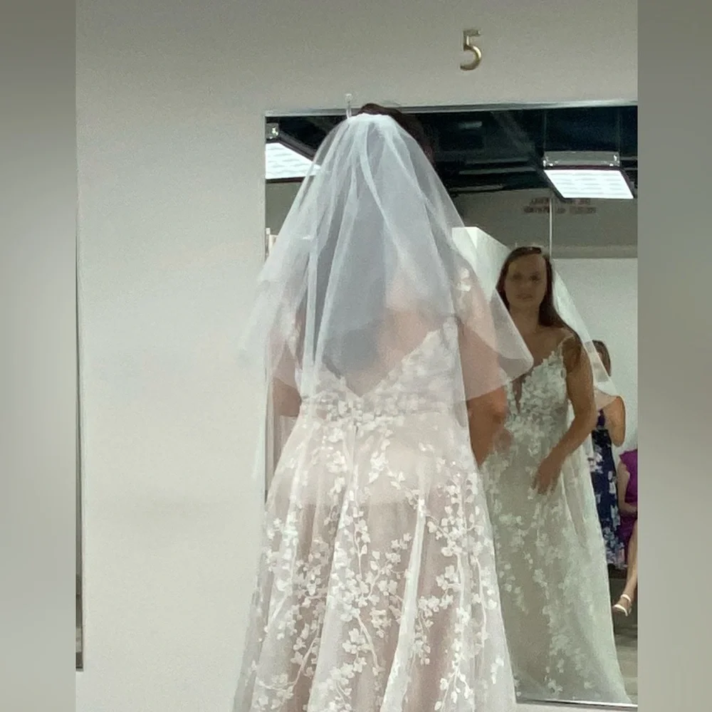 NWOT- Bridal Veil- White